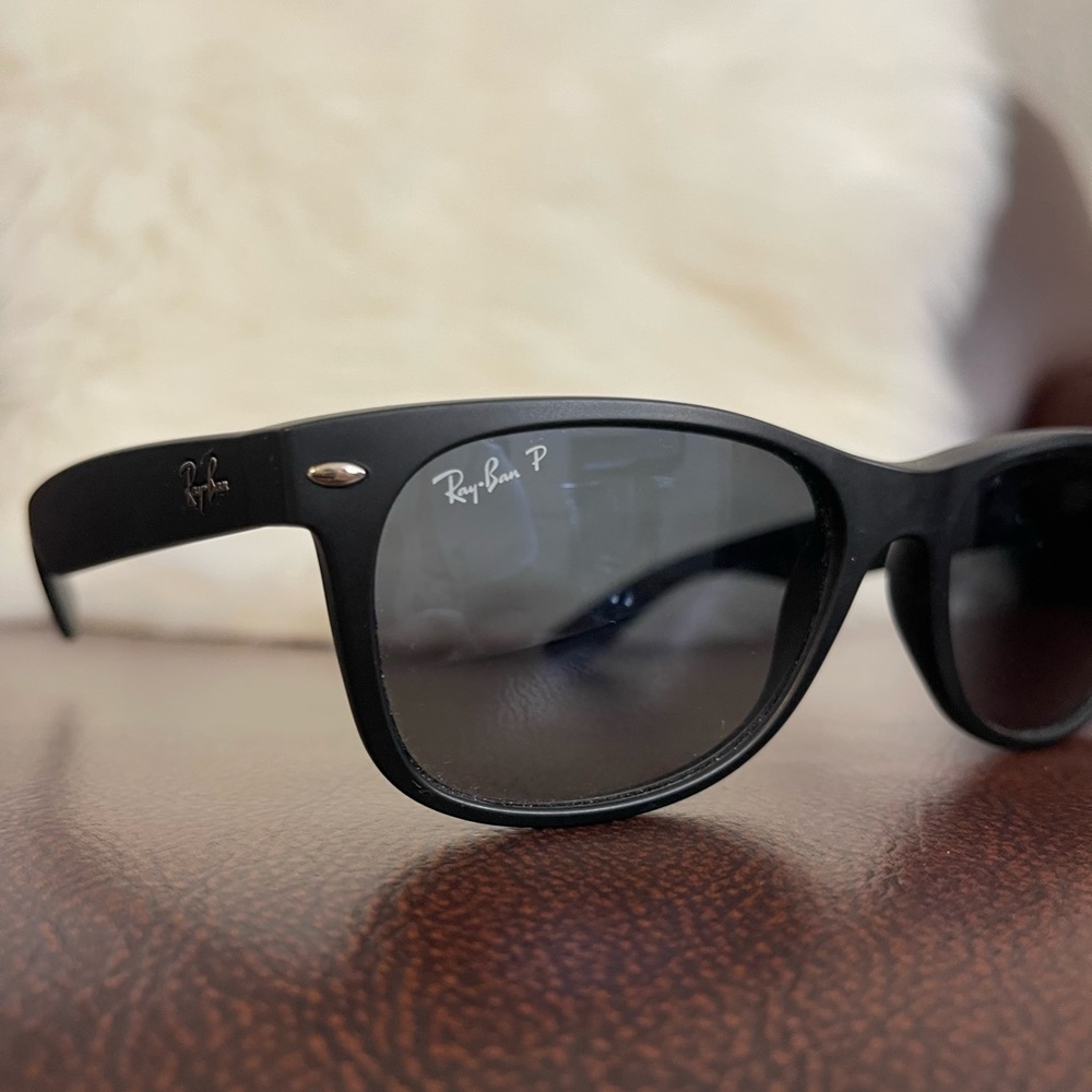 Ray Ban polarized matte black sporty New Wayfarer